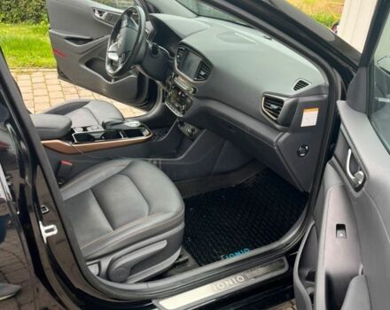 Черный Хендай Ioniq, объемом двигателя 0 л и пробегом 69 тыс. км за 12300 $, фото 4 на Automoto.ua