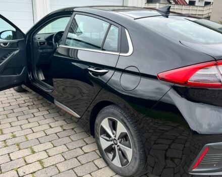 Черный Хендай Ioniq, объемом двигателя 0 л и пробегом 69 тыс. км за 12300 $, фото 2 на Automoto.ua