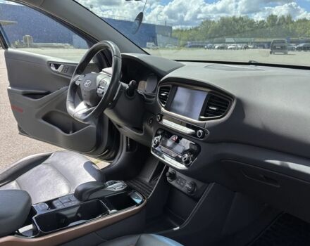 Черный Хендай Ioniq, объемом двигателя 0 л и пробегом 121 тыс. км за 12900 $, фото 9 на Automoto.ua