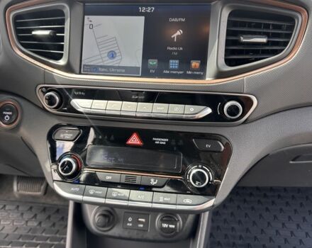 Черный Хендай Ioniq, объемом двигателя 0 л и пробегом 121 тыс. км за 12900 $, фото 6 на Automoto.ua