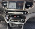 Черный Хендай Ioniq, объемом двигателя 0 л и пробегом 121 тыс. км за 12900 $, фото 6 на Automoto.ua