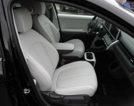 Черный Хендай Ioniq, объемом двигателя 0 л и пробегом 25 тыс. км за 18000 $, фото 7 на Automoto.ua