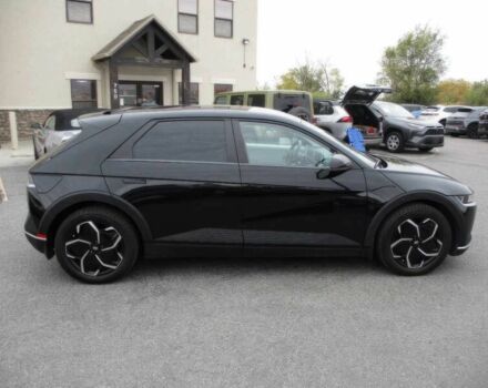 Черный Хендай Ioniq, объемом двигателя 0 л и пробегом 25 тыс. км за 18000 $, фото 3 на Automoto.ua