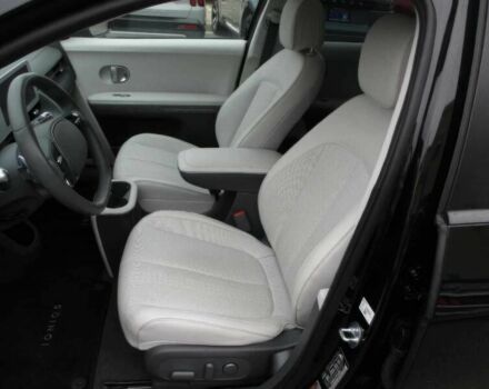 Черный Хендай Ioniq, объемом двигателя 0 л и пробегом 25 тыс. км за 18000 $, фото 8 на Automoto.ua