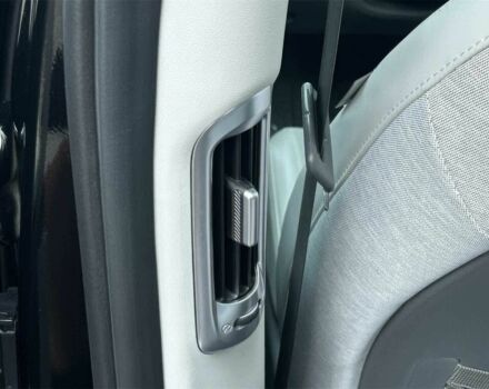 Черный Хендай Ioniq, объемом двигателя 0 л и пробегом 25 тыс. км за 15500 $, фото 7 на Automoto.ua