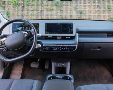 Черный Хендай Ioniq, объемом двигателя 0 л и пробегом 10 тыс. км за 16000 $, фото 10 на Automoto.ua