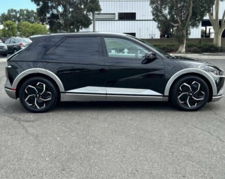 Черный Хендай Ioniq, объемом двигателя 0 л и пробегом 25 тыс. км за 15500 $, фото 2 на Automoto.ua