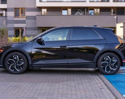 Черный Хендай Ioniq, объемом двигателя 0 л и пробегом 10 тыс. км за 16000 $, фото 4 на Automoto.ua