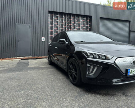 Черный Хендай Ioniq, объемом двигателя 0 л и пробегом 100 тыс. км за 16850 $, фото 4 на Automoto.ua