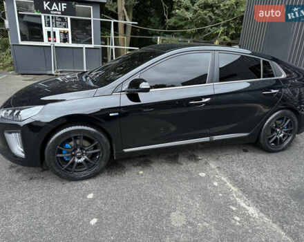 Черный Хендай Ioniq, объемом двигателя 0 л и пробегом 100 тыс. км за 16850 $, фото 2 на Automoto.ua