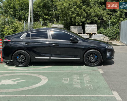 Черный Хендай Ioniq, объемом двигателя 0 л и пробегом 100 тыс. км за 16850 $, фото 13 на Automoto.ua