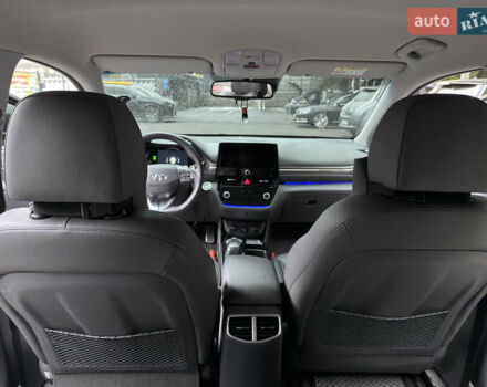 Черный Хендай Ioniq, объемом двигателя 0 л и пробегом 100 тыс. км за 16850 $, фото 9 на Automoto.ua