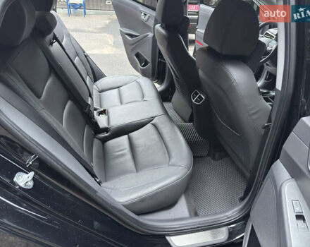 Черный Хендай Ioniq, объемом двигателя 0 л и пробегом 100 тыс. км за 16850 $, фото 7 на Automoto.ua