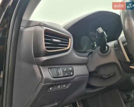 Черный Хендай Ioniq, объемом двигателя 0 л и пробегом 142 тыс. км за 13500 $, фото 13 на Automoto.ua