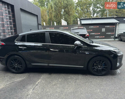 Черный Хендай Ioniq, объемом двигателя 0 л и пробегом 100 тыс. км за 16850 $, фото 1 на Automoto.ua