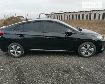 Черный Хендай Ioniq, объемом двигателя 1.58 л и пробегом 41 тыс. км за 15000 $, фото 2 на Automoto.ua