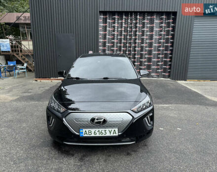Черный Хендай Ioniq, объемом двигателя 0 л и пробегом 100 тыс. км за 16850 $, фото 3 на Automoto.ua