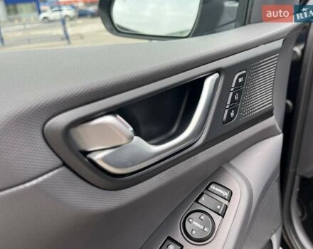 Черный Хендай Ioniq, объемом двигателя 0 л и пробегом 103 тыс. км за 13200 $, фото 28 на Automoto.ua