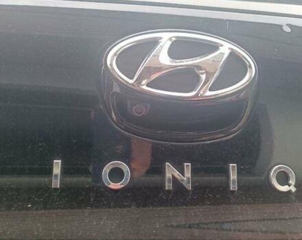 Черный Хендай Ioniq, объемом двигателя 0 л и пробегом 66 тыс. км за 11700 $, фото 4 на Automoto.ua