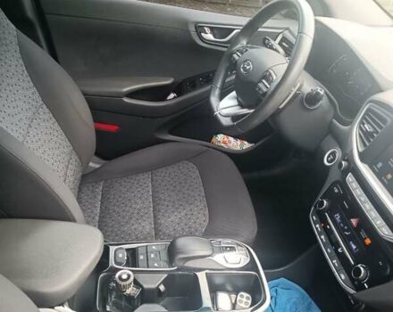 Черный Хендай Ioniq, объемом двигателя 0 л и пробегом 66 тыс. км за 11700 $, фото 7 на Automoto.ua