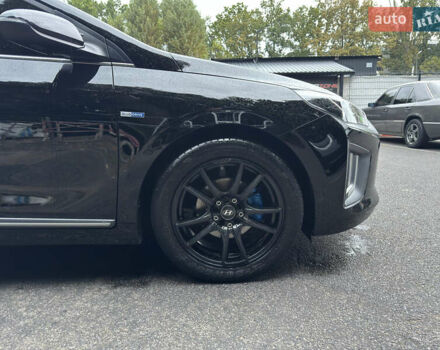 Черный Хендай Ioniq, объемом двигателя 0 л и пробегом 100 тыс. км за 16850 $, фото 11 на Automoto.ua