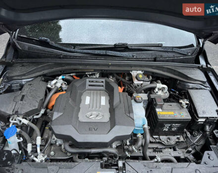 Черный Хендай Ioniq, объемом двигателя 0 л и пробегом 100 тыс. км за 16850 $, фото 12 на Automoto.ua