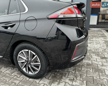 Черный Хендай Ioniq, объемом двигателя 0 л и пробегом 47 тыс. км за 16100 $, фото 66 на Automoto.ua
