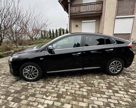 Черный Хендай Ioniq, объемом двигателя 0 л и пробегом 119 тыс. км за 15999 $, фото 7 на Automoto.ua