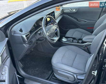 Черный Хендай Ioniq, объемом двигателя 0 л и пробегом 158 тыс. км за 15450 $, фото 22 на Automoto.ua