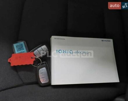 Черный Хендай Ioniq, объемом двигателя 0 л и пробегом 107 тыс. км за 15638 $, фото 6 на Automoto.ua