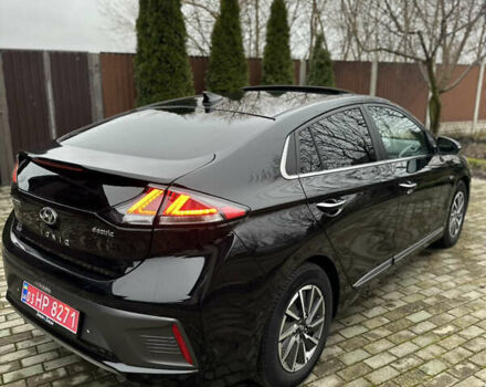 Черный Хендай Ioniq, объемом двигателя 0 л и пробегом 119 тыс. км за 15999 $, фото 5 на Automoto.ua