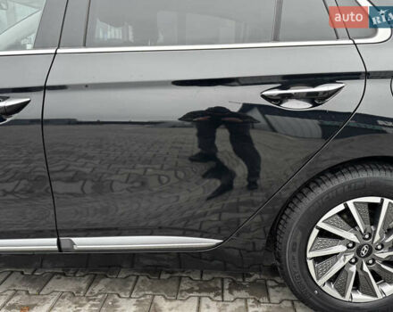 Черный Хендай Ioniq, объемом двигателя 0 л и пробегом 47 тыс. км за 16100 $, фото 65 на Automoto.ua