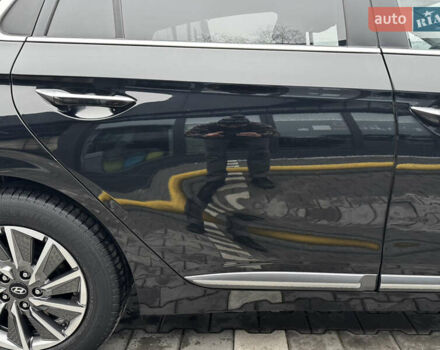 Черный Хендай Ioniq, объемом двигателя 0 л и пробегом 47 тыс. км за 16100 $, фото 61 на Automoto.ua