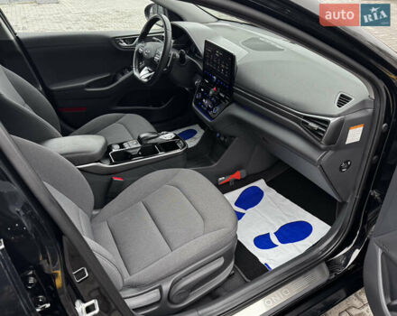 Черный Хендай Ioniq, объемом двигателя 0 л и пробегом 47 тыс. км за 16100 $, фото 41 на Automoto.ua