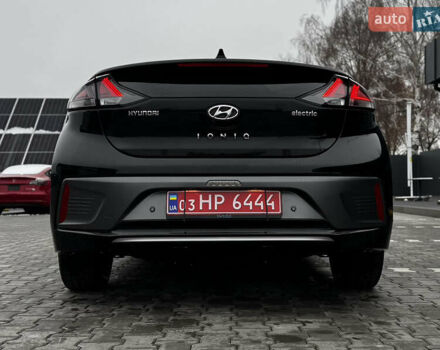 Черный Хендай Ioniq, объемом двигателя 0 л и пробегом 47 тыс. км за 16100 $, фото 4 на Automoto.ua