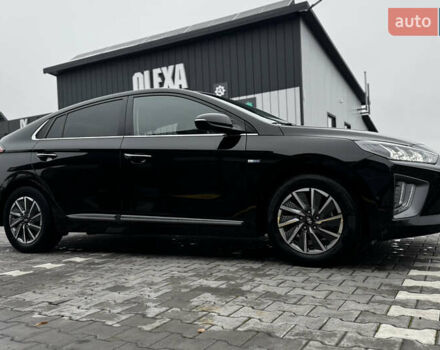 Черный Хендай Ioniq, объемом двигателя 0 л и пробегом 47 тыс. км за 16100 $, фото 7 на Automoto.ua