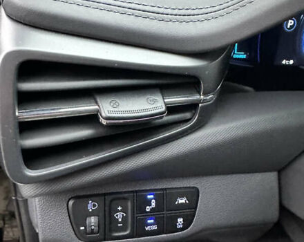 Черный Хендай Ioniq, объемом двигателя 0 л и пробегом 119 тыс. км за 15999 $, фото 18 на Automoto.ua