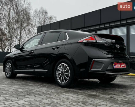 Черный Хендай Ioniq, объемом двигателя 0 л и пробегом 47 тыс. км за 16100 $, фото 3 на Automoto.ua
