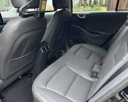 Черный Хендай Ioniq, объемом двигателя 0 л и пробегом 119 тыс. км за 15999 $, фото 14 на Automoto.ua