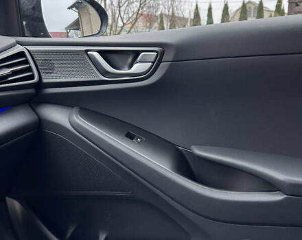 Черный Хендай Ioniq, объемом двигателя 0 л и пробегом 119 тыс. км за 15999 $, фото 24 на Automoto.ua