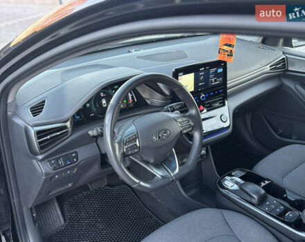 Черный Хендай Ioniq, объемом двигателя 0 л и пробегом 158 тыс. км за 15450 $, фото 23 на Automoto.ua