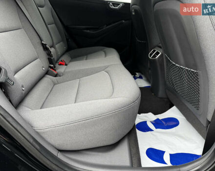 Черный Хендай Ioniq, объемом двигателя 0 л и пробегом 47 тыс. км за 16100 $, фото 35 на Automoto.ua