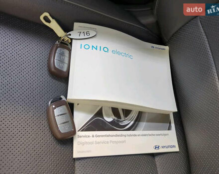Черный Хендай Ioniq, объемом двигателя 0 л и пробегом 119 тыс. км за 16500 $, фото 9 на Automoto.ua