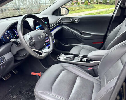 Черный Хендай Ioniq, объемом двигателя 0 л и пробегом 119 тыс. км за 15999 $, фото 13 на Automoto.ua