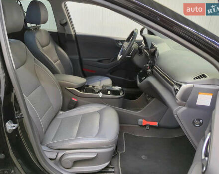 Черный Хендай Ioniq, объемом двигателя 0 л и пробегом 119 тыс. км за 16500 $, фото 4 на Automoto.ua