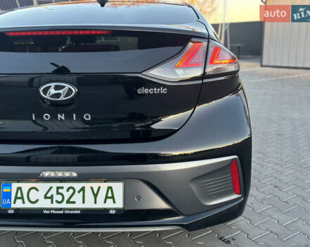Черный Хендай Ioniq, объемом двигателя 0 л и пробегом 158 тыс. км за 15450 $, фото 12 на Automoto.ua