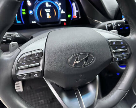 Черный Хендай Ioniq, объемом двигателя 0 л и пробегом 119 тыс. км за 15999 $, фото 19 на Automoto.ua