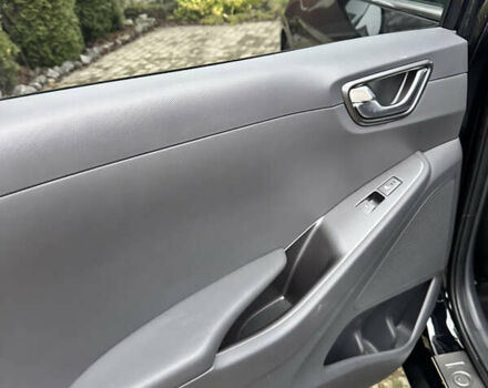 Черный Хендай Ioniq, объемом двигателя 0 л и пробегом 119 тыс. км за 15999 $, фото 22 на Automoto.ua