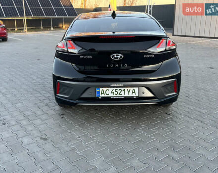 Черный Хендай Ioniq, объемом двигателя 0 л и пробегом 158 тыс. км за 15450 $, фото 9 на Automoto.ua