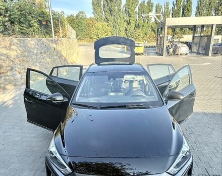 Черный Хендай Ioniq, объемом двигателя 0 л и пробегом 41 тыс. км за 16496 $, фото 6 на Automoto.ua